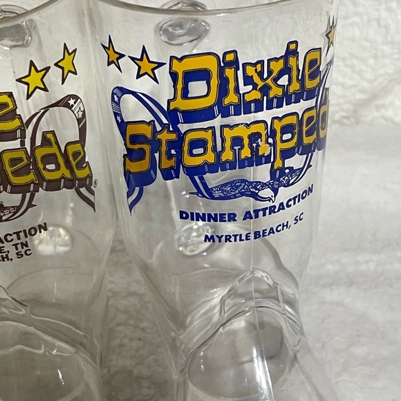 Set of 3 Dolly Parton's Dixie Stampede Souvenir Plastic Mugs - Picture 3 of 6